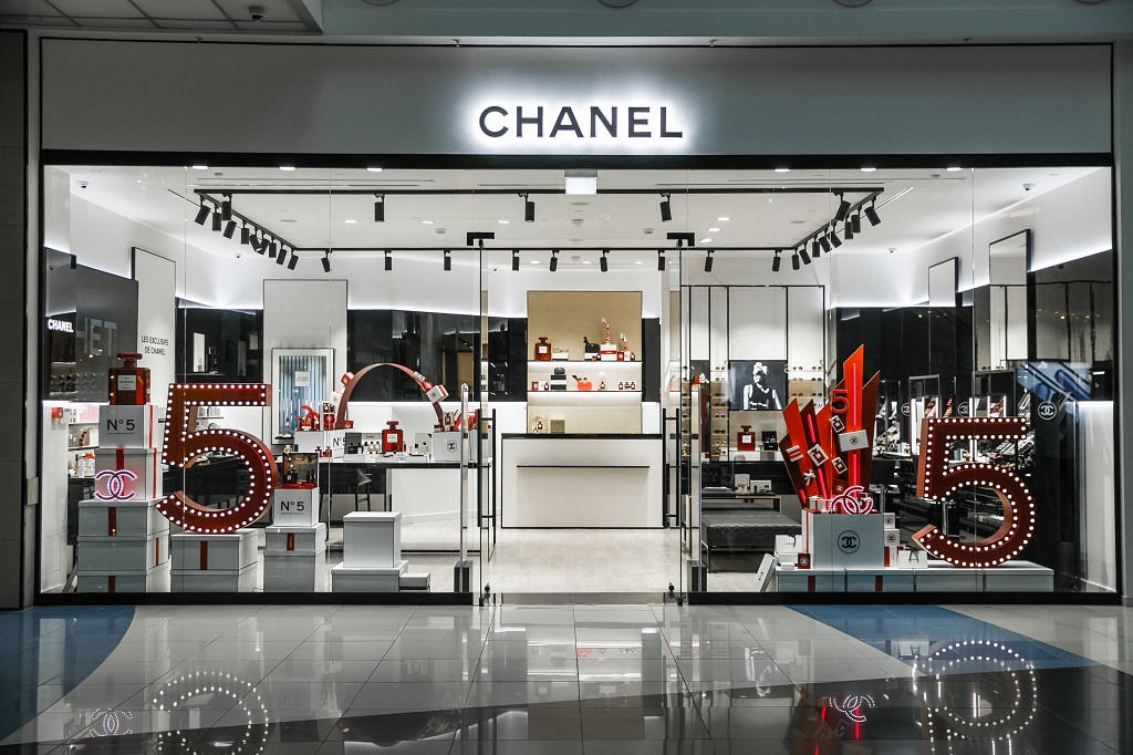Освещение магазина Chanel